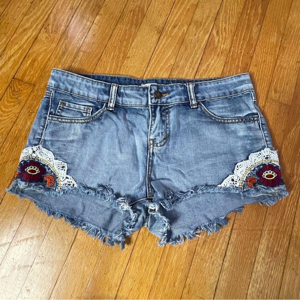Others Follow 90s Y2K Retro Jean Shorts Embroidered Crochet Flower Side